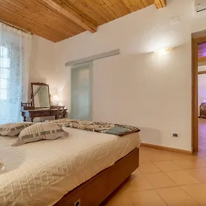 Borghese Roomy Flat Appartamento